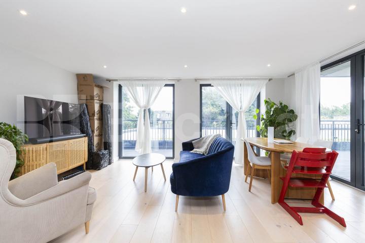 Spacious two bedroom and two bathroom with a large private balcony Tottenham Lane, Crouch End